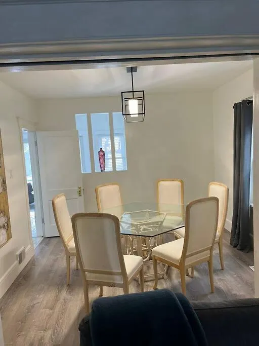 Beautiful Renovated Oasis Villa Niagara Falls Holiday home