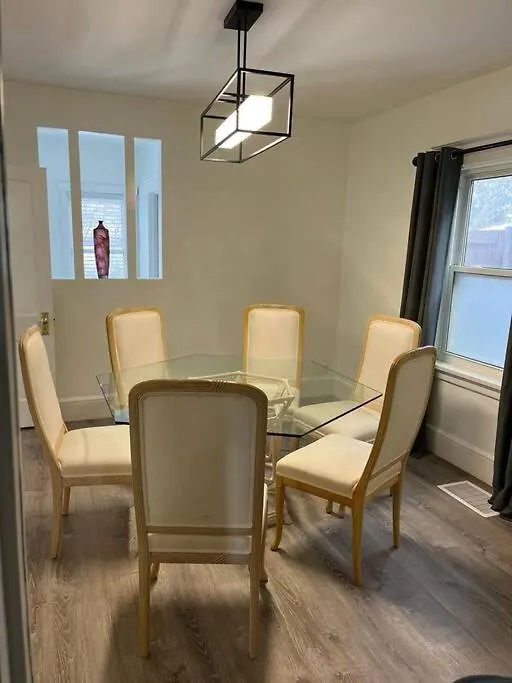 Beautiful Renovated Oasis Villa Niagara Falls Canada