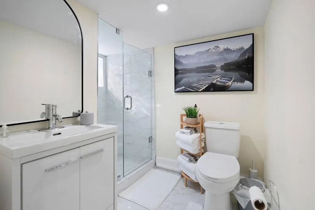 Beautiful Renovated Oasis Villa Niagara Falls
