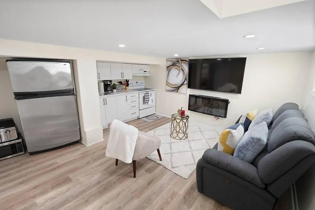 Beautiful Renovated Oasis Villa Niagara Falls Canada