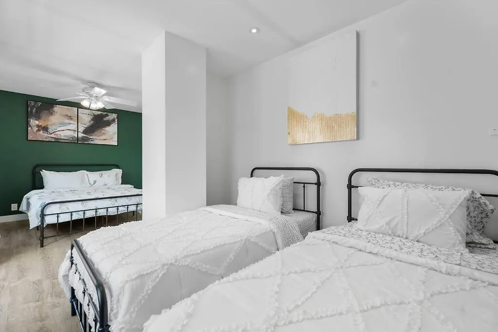 Beautiful Renovated Oasis Villa Niagara Falls