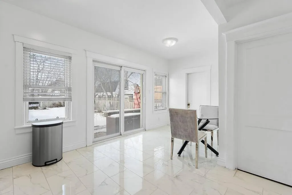 Beautiful Renovated Oasis Villa Niagara Falls Holiday home