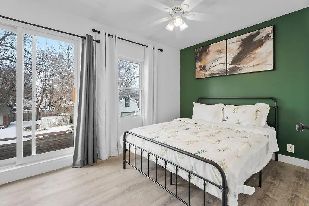 Beautiful Renovated Oasis Villa Niagara Falls