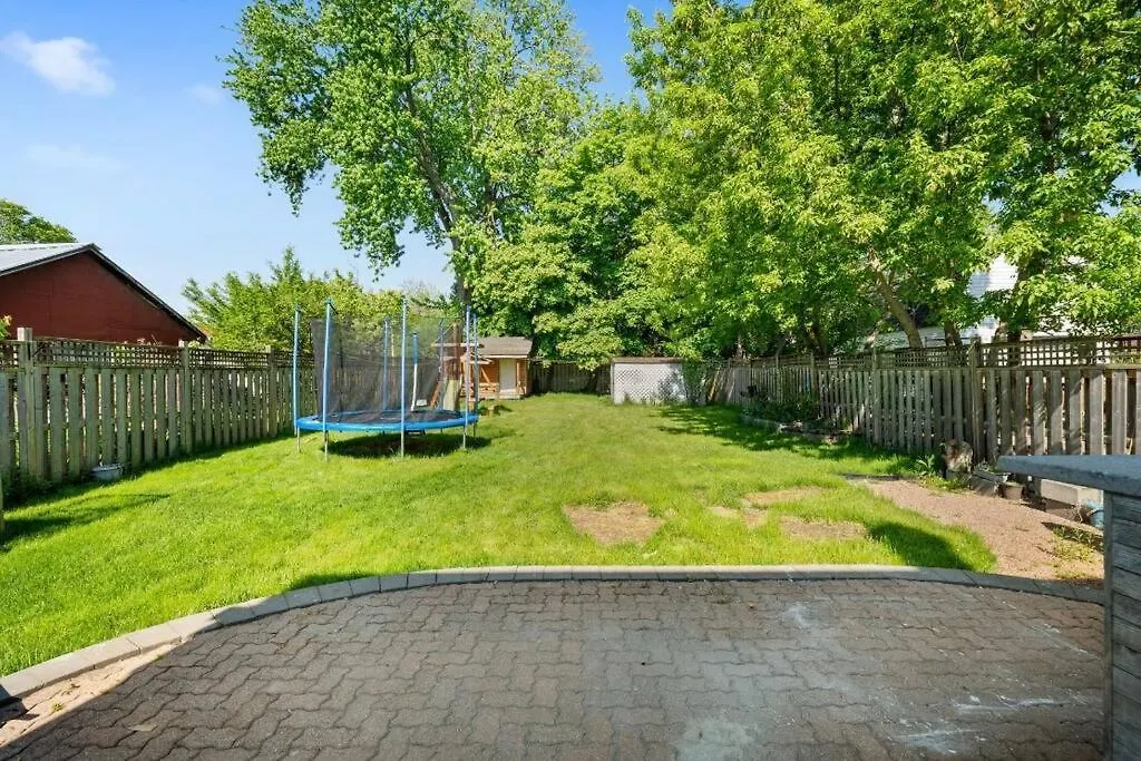 Beautiful Renovated Oasis Villa Niagara Falls Canada